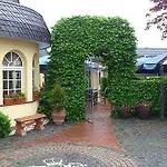 Отель Hotel-restaurant Zur Krone