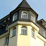 Отель Hotel-restaurant Zur Krone Loehnberg