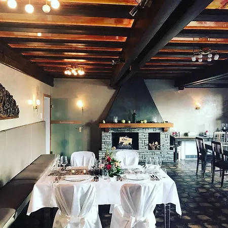 Hotel-restaurant Zur Krone ホテル